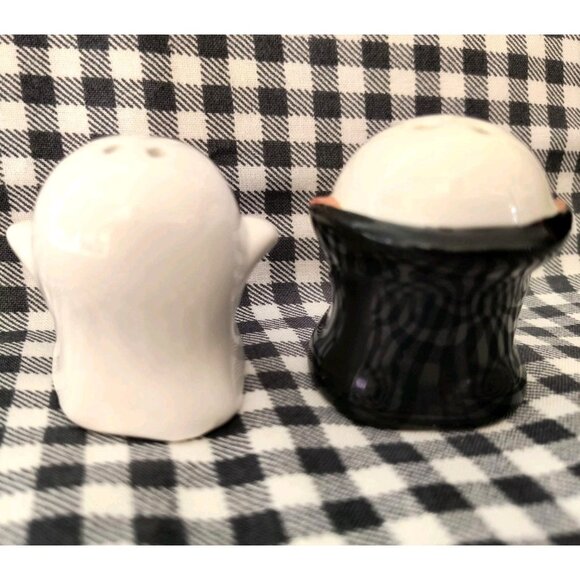 Halloween Ghosts Mini Salt and Pepper Shakers, Dracula Cutie Boo Ghosties, NEW - Picture 7 of 8